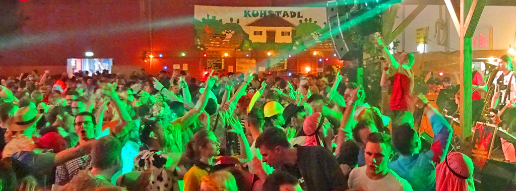 Assamstadt – Bierkapitäne auf dem Partydampfer